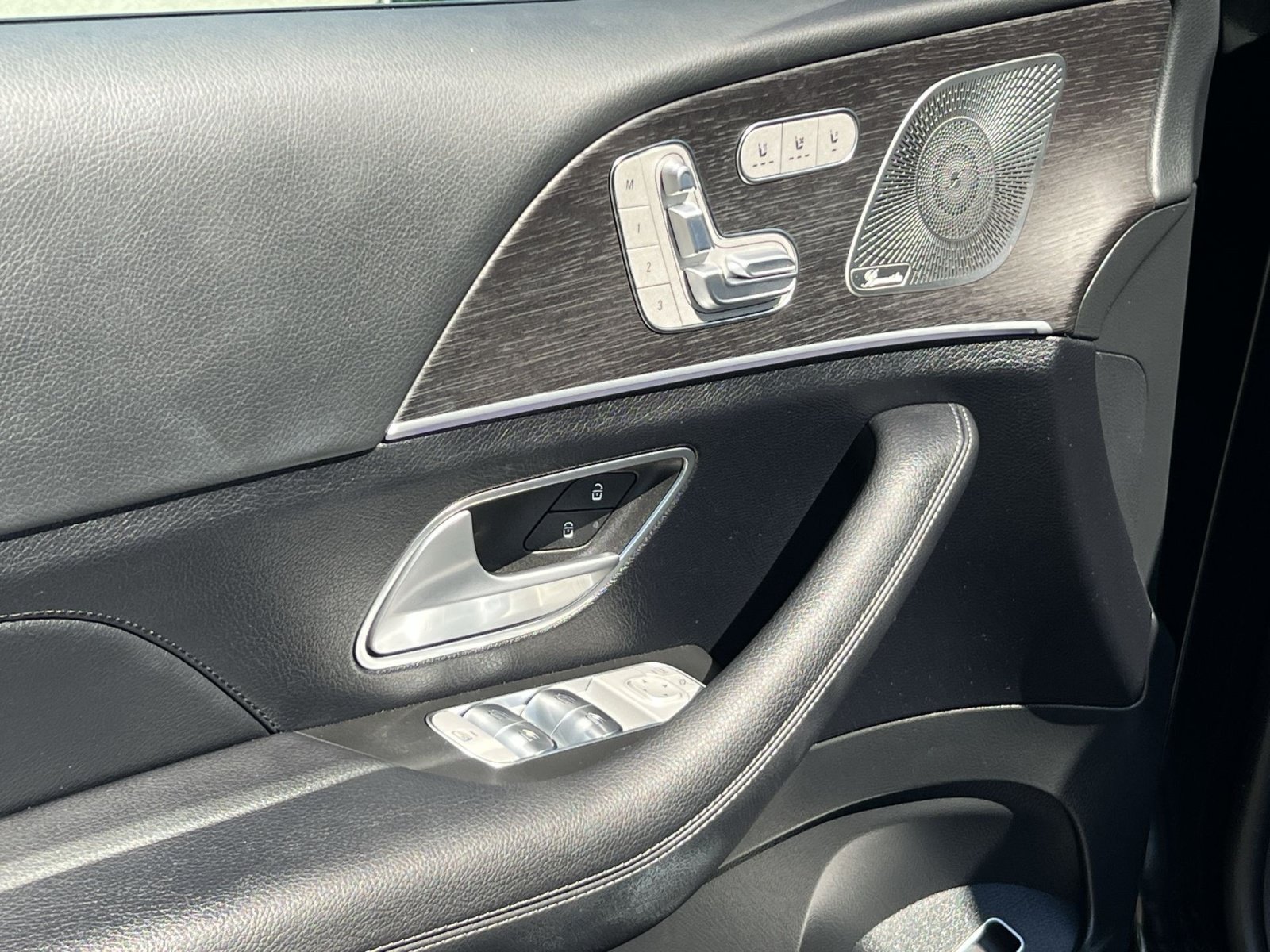 Used 2025 Mercedes-Benz GLS 450 4MATIC image 16