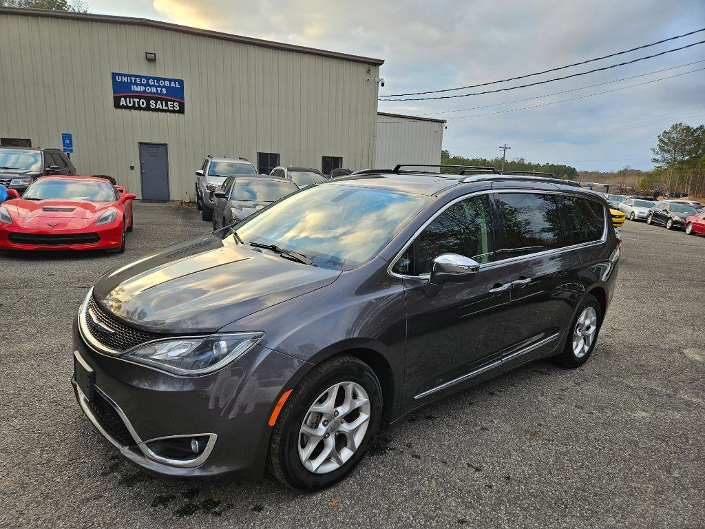 Used 2020 Chrysler Pacifica Limited image 2