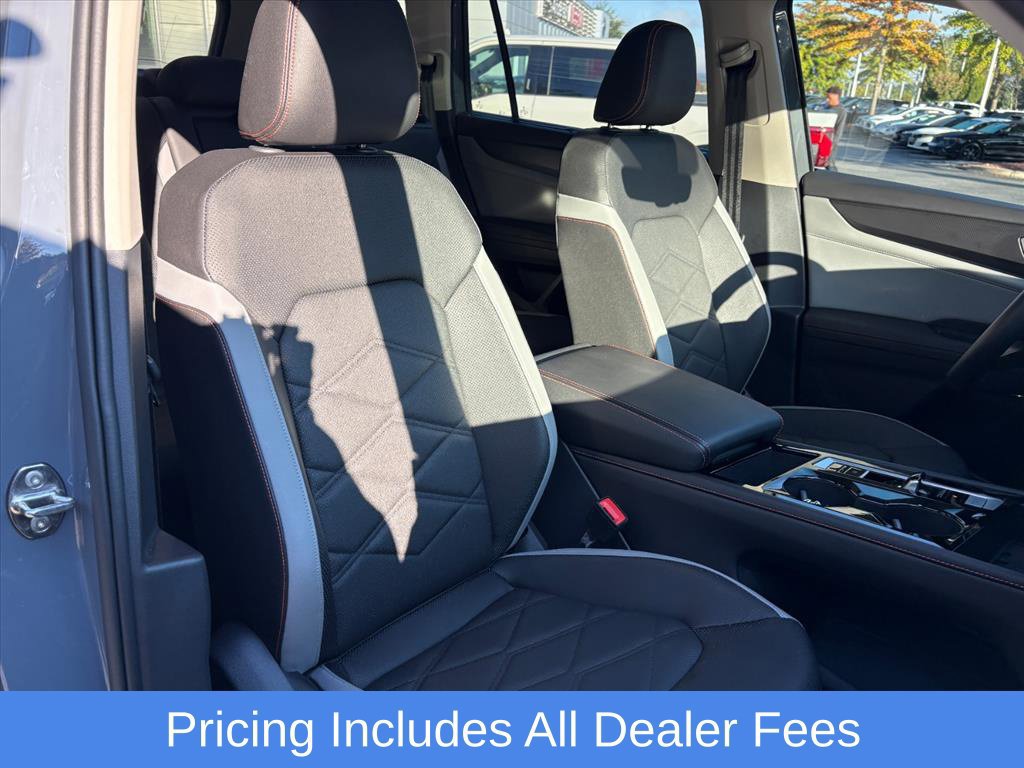 Used 2025 Volkswagen Atlas Peak Edition SE AWD/4WD image 18