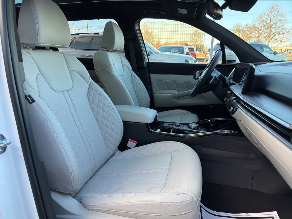 Used 2025 Kia Sorento SX Prestige image 14