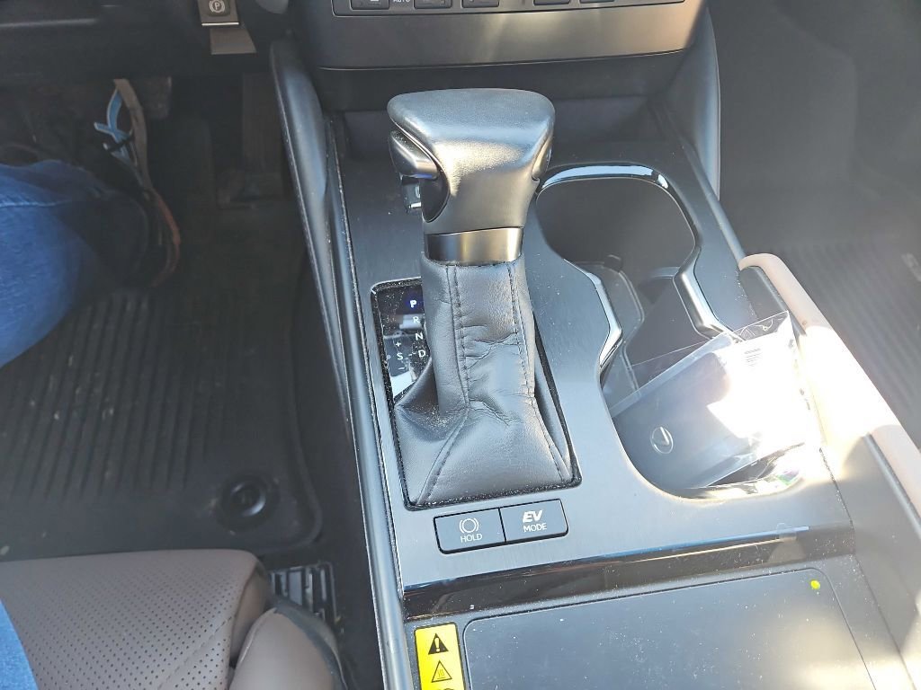 Used 2024 Lexus ES 300h w/ Luxury Package image 13