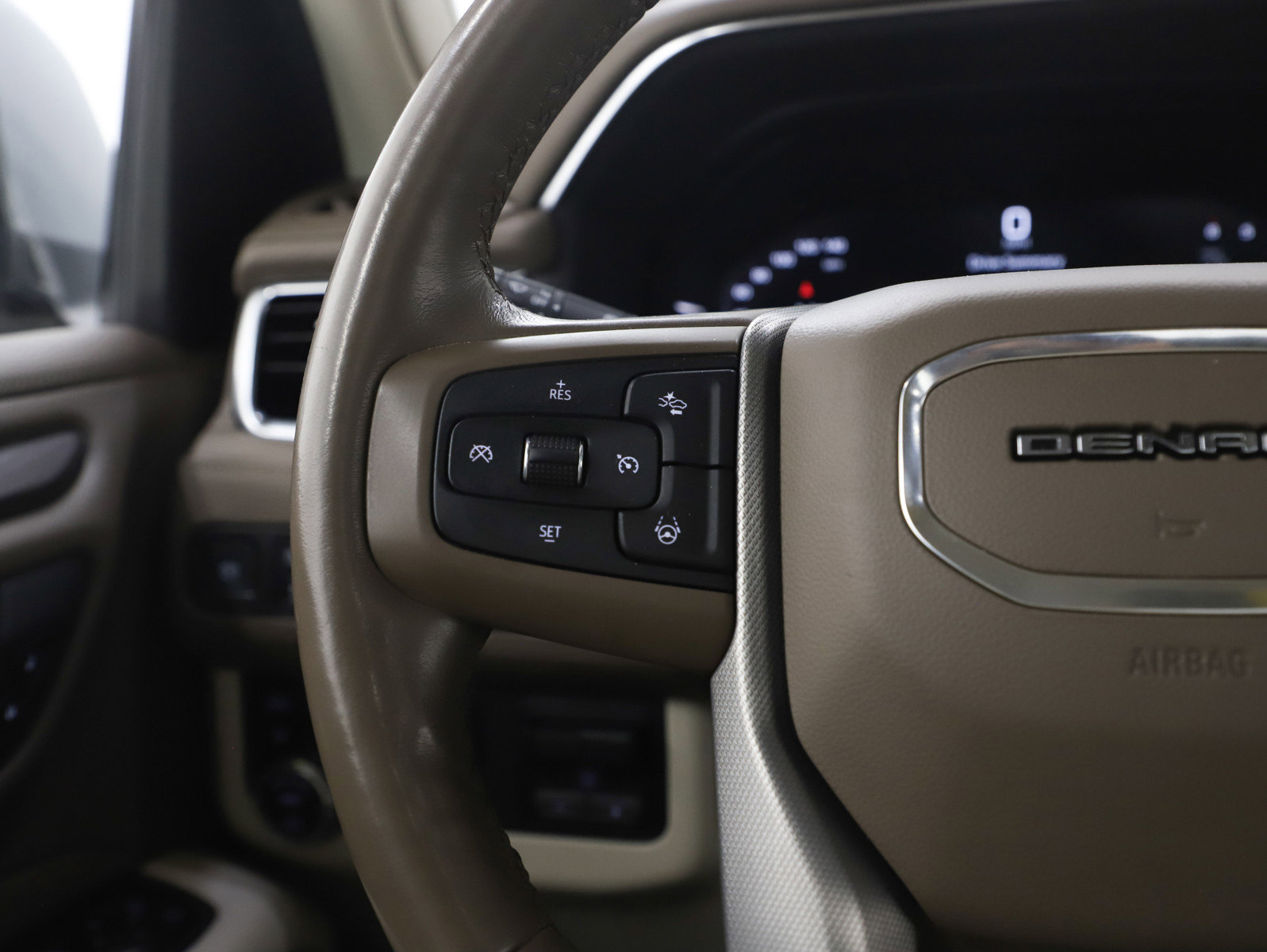 Used 2023 GMC Yukon XL Denali w/ Denali Reserve Package image 30