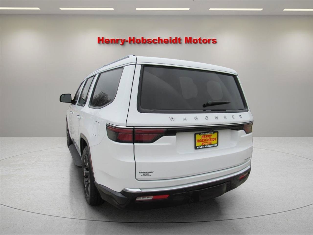 Used 2024 Jeep Wagoneer Series III AWD/4WD image 11