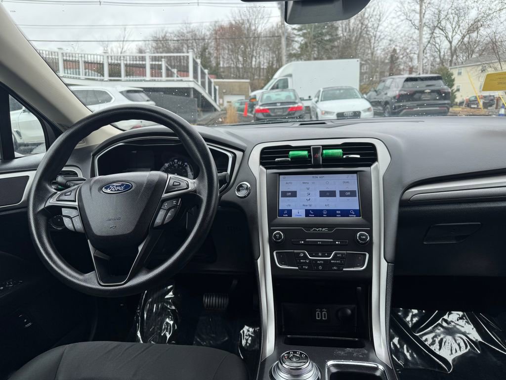 Used 2020 Ford Fusion SE FWD image 16