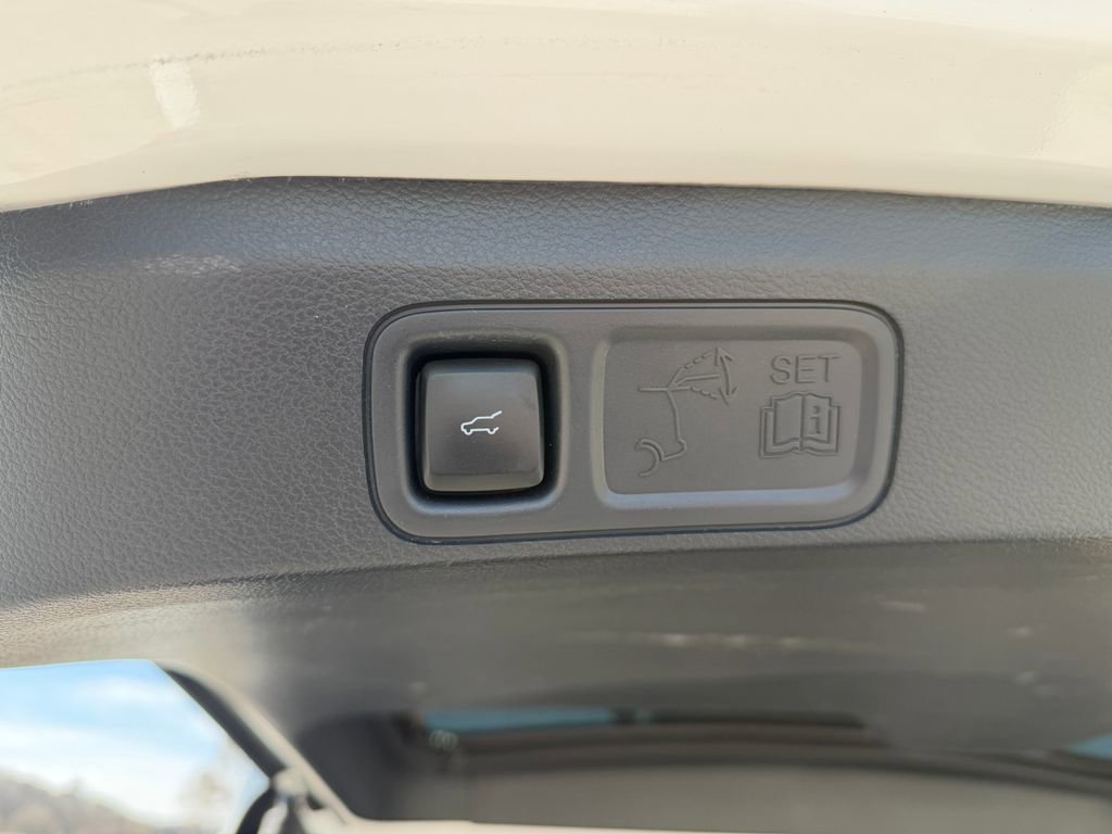 Used 2024 Ford Expedition Limited image 11