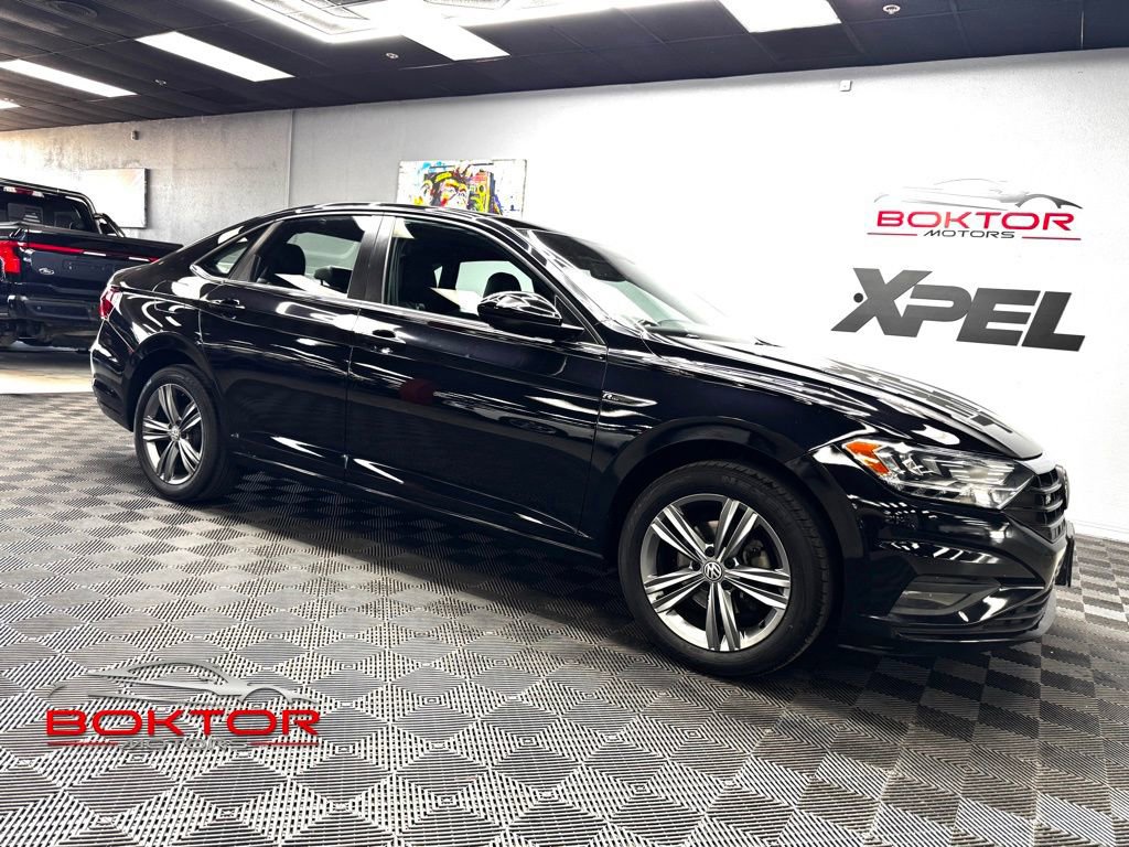 Used 2019 Volkswagen Jetta R-Line w/ R-Line Cold Weather Package FWD image 1