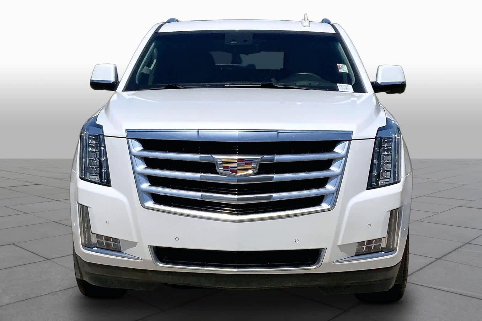Used 2017 Cadillac Escalade Luxury AWD/4WD image 4