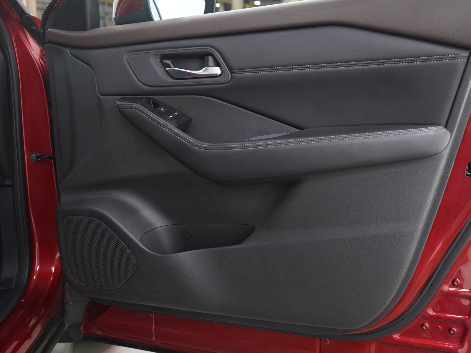 Used 2023 Nissan Rogue SV w/ SV Premium B Package image 9