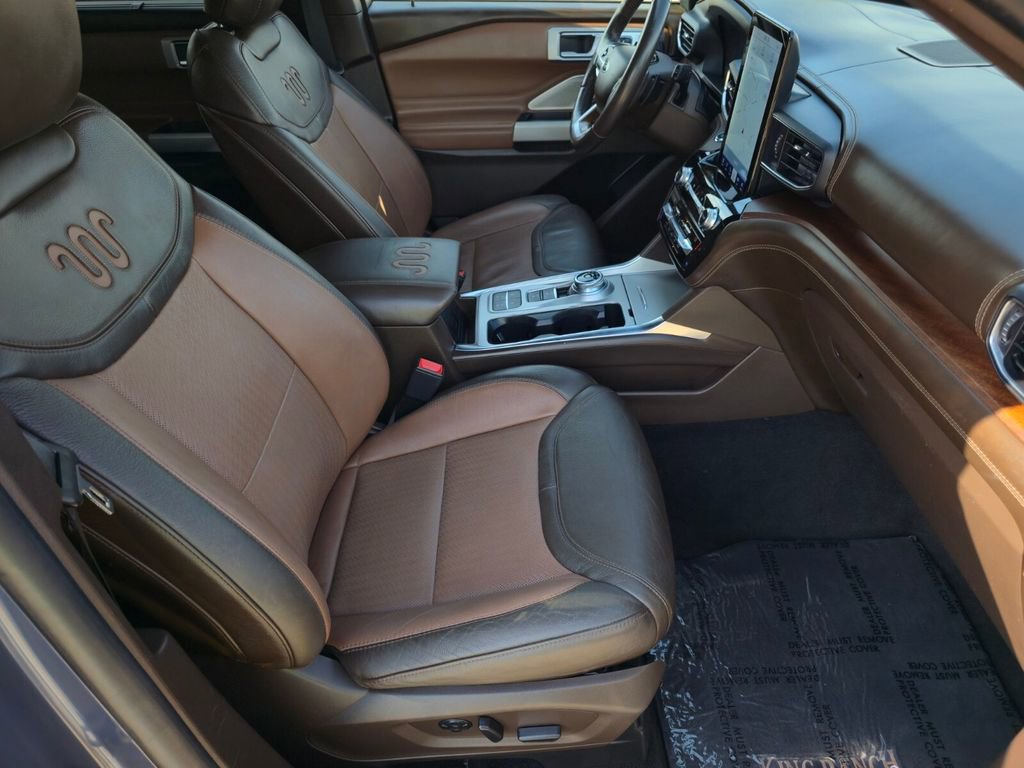 Used 2021 Ford Explorer King Ranch w/ Premium Technology Package RWD image 32