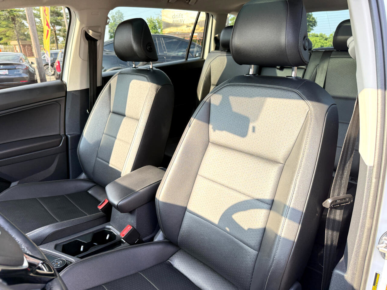 Used 2019 Volkswagen Tiguan SE w/ Panoramic Sunroof Package image 13