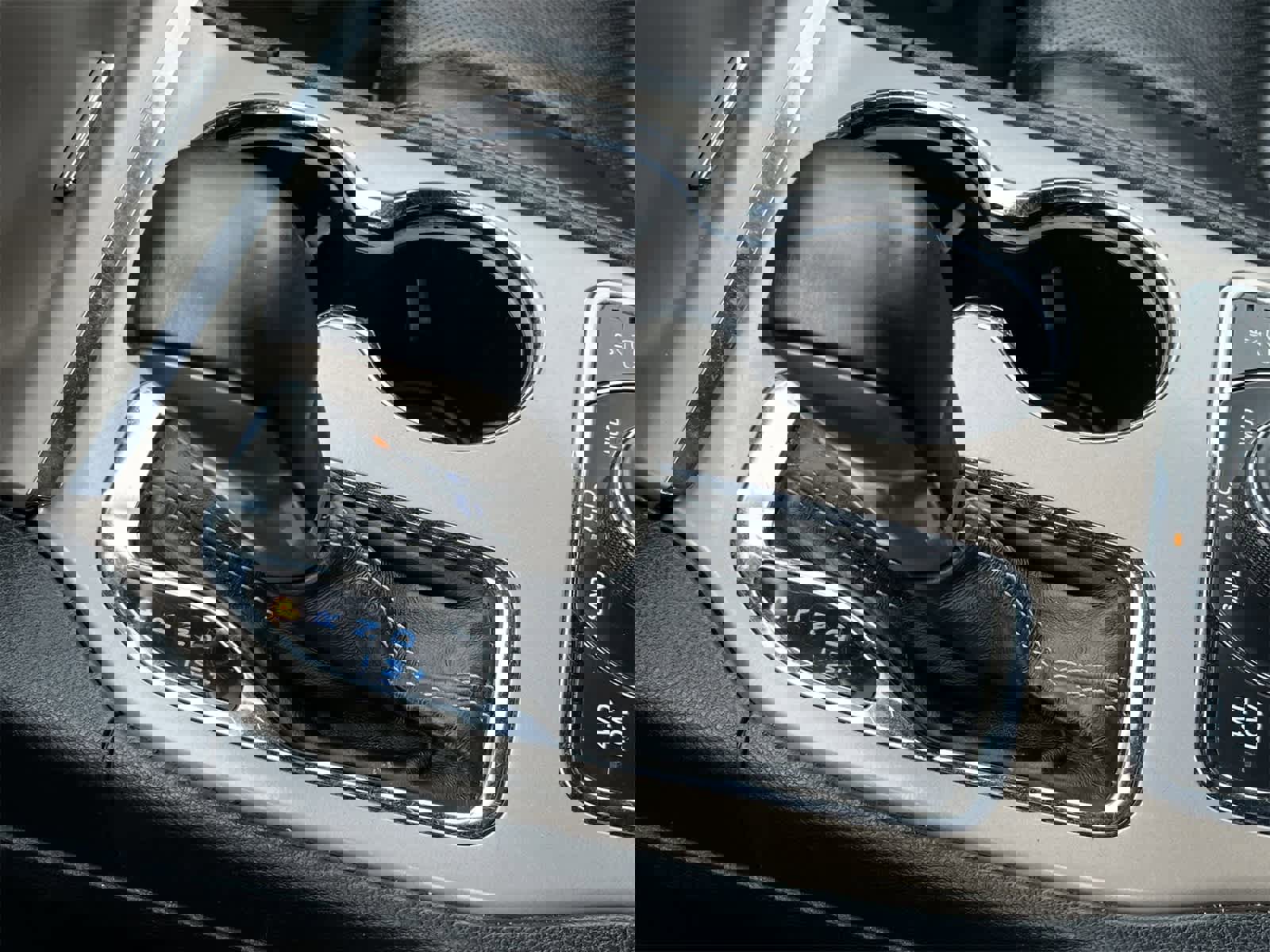 Used 2017 Jeep Grand Cherokee Overland w/ Jeep Active Safety Group image 31