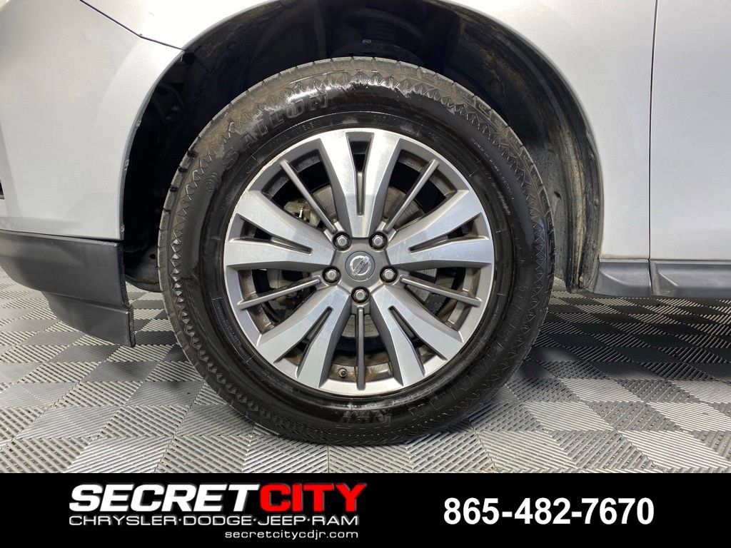 Used 2018 Nissan Pathfinder SV FWD image 9