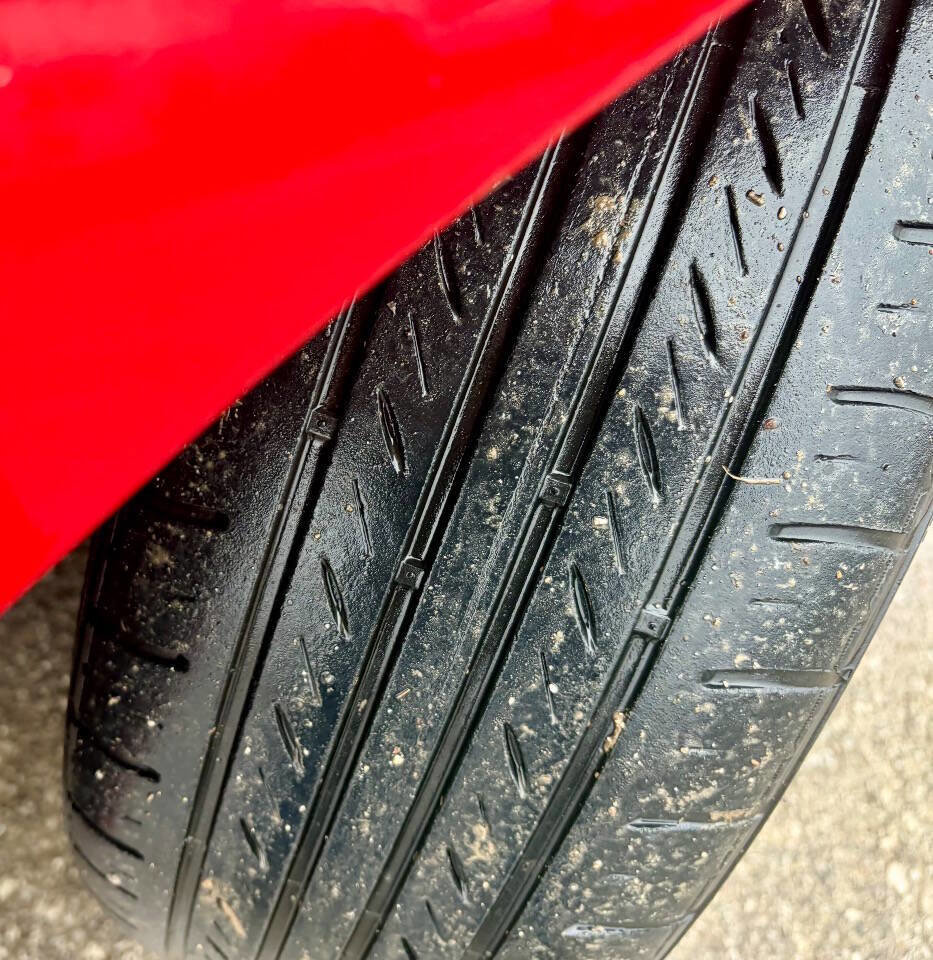 Used 2004 Pontiac Grand Am SE image 16