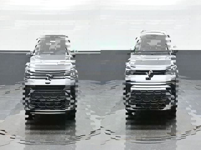 New 2026 Volkswagen Taos SE image 2
