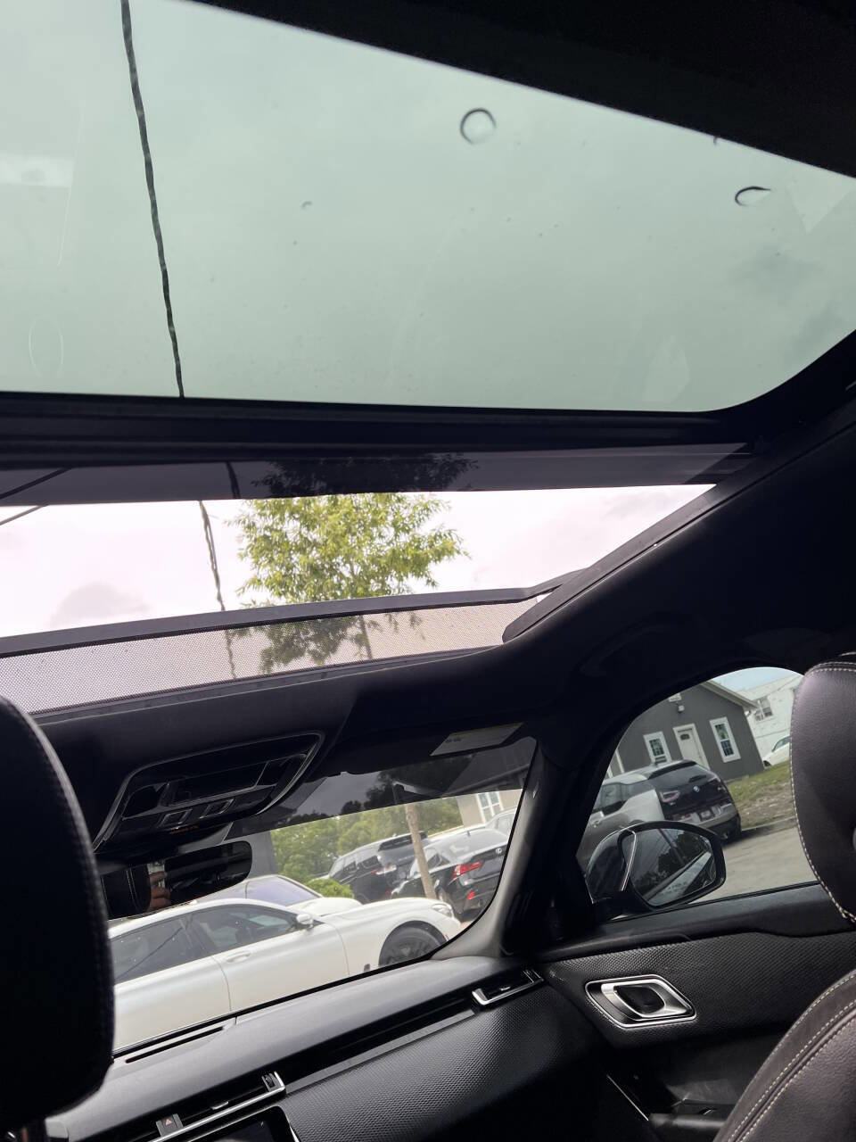 Used 2018 Land Rover Range Rover Velar R-Dynamic SE image 16