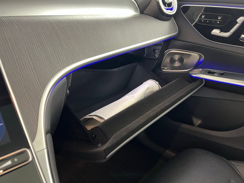 Used 2025 Mercedes-Benz GLC 300 4MATIC image 23