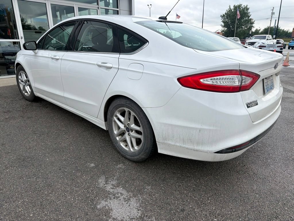 Used 2014 Ford Fusion SE FWD image 4
