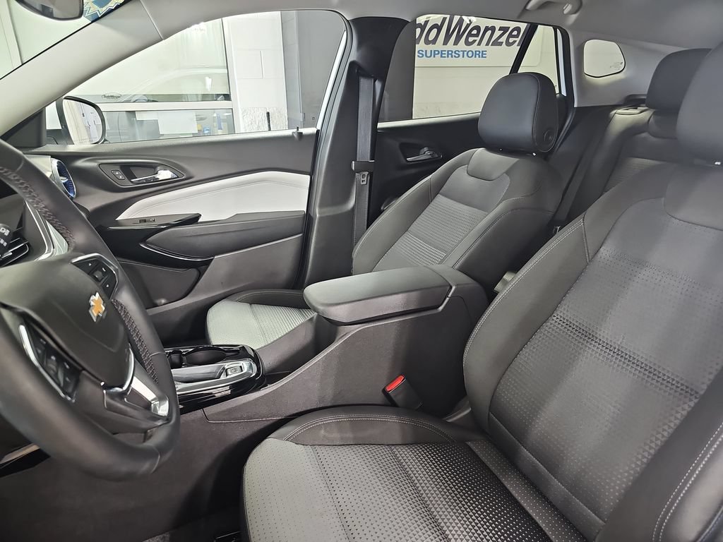 Certified 2024 Chevrolet Trax LT w/ Driver Confidence Package FWD image 18