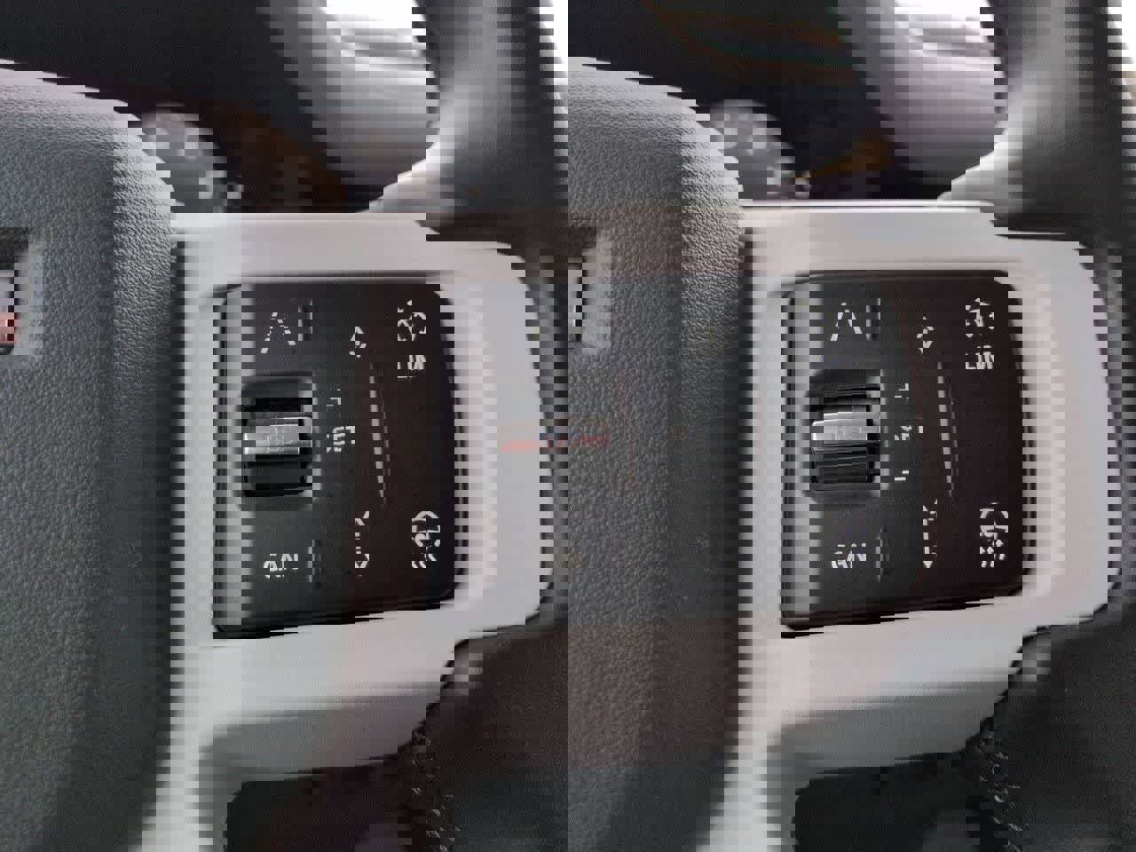 Certified 2025 Land Rover Defender 110 X-Dynamic SE image 26