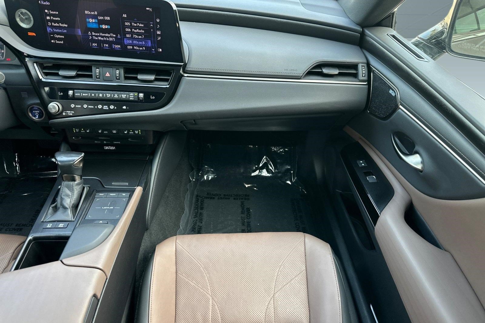 Used 2022 Lexus ES 300h w/ Accessory Package FWD image 31