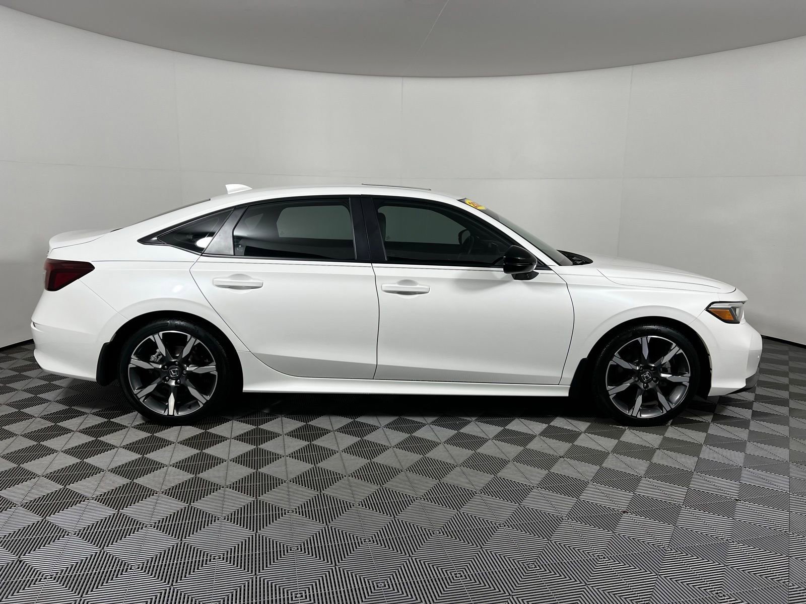 Used 2025 Honda Civic Sport Touring image 4
