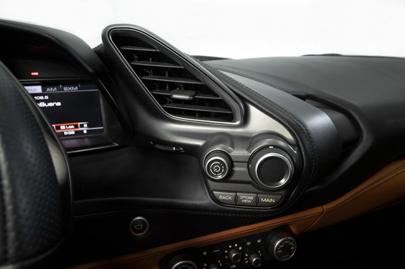 Used 2018 Ferrari 488 GTB image 33