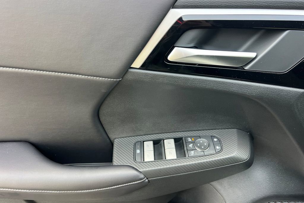 New 2025 Mitsubishi Outlander SE image 12