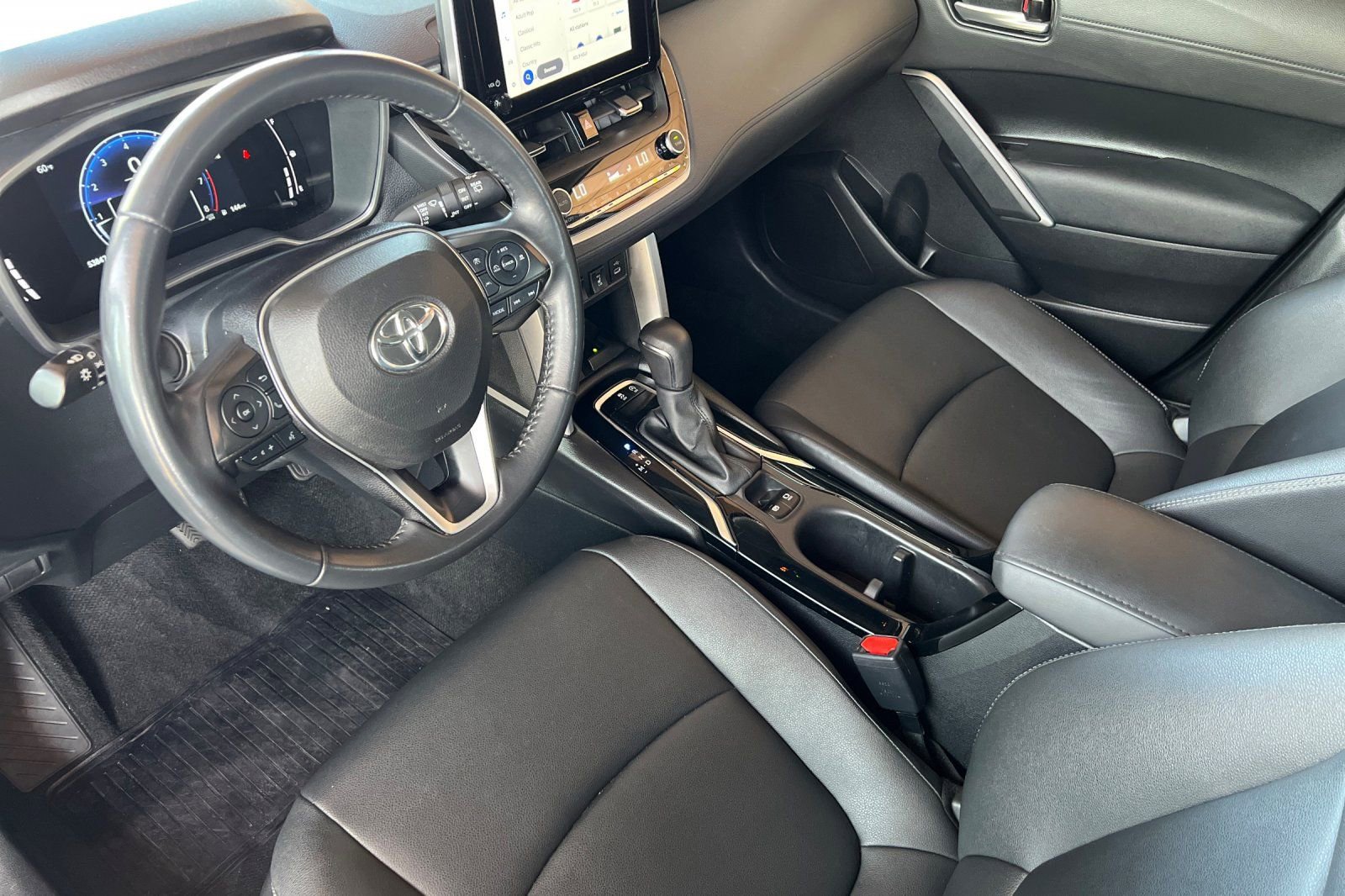 Used 2024 Toyota Corolla Cross XLE image 10