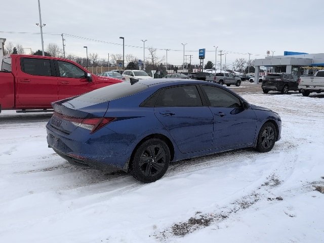 Used 2023 Hyundai Elantra SEL image 4