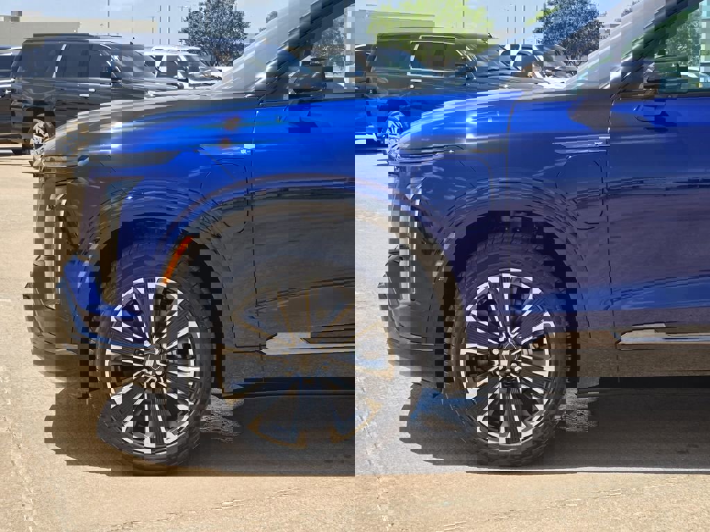 New 2026 Cadillac Vistiq Sport w/ LPO, Floor Liner Package image 8