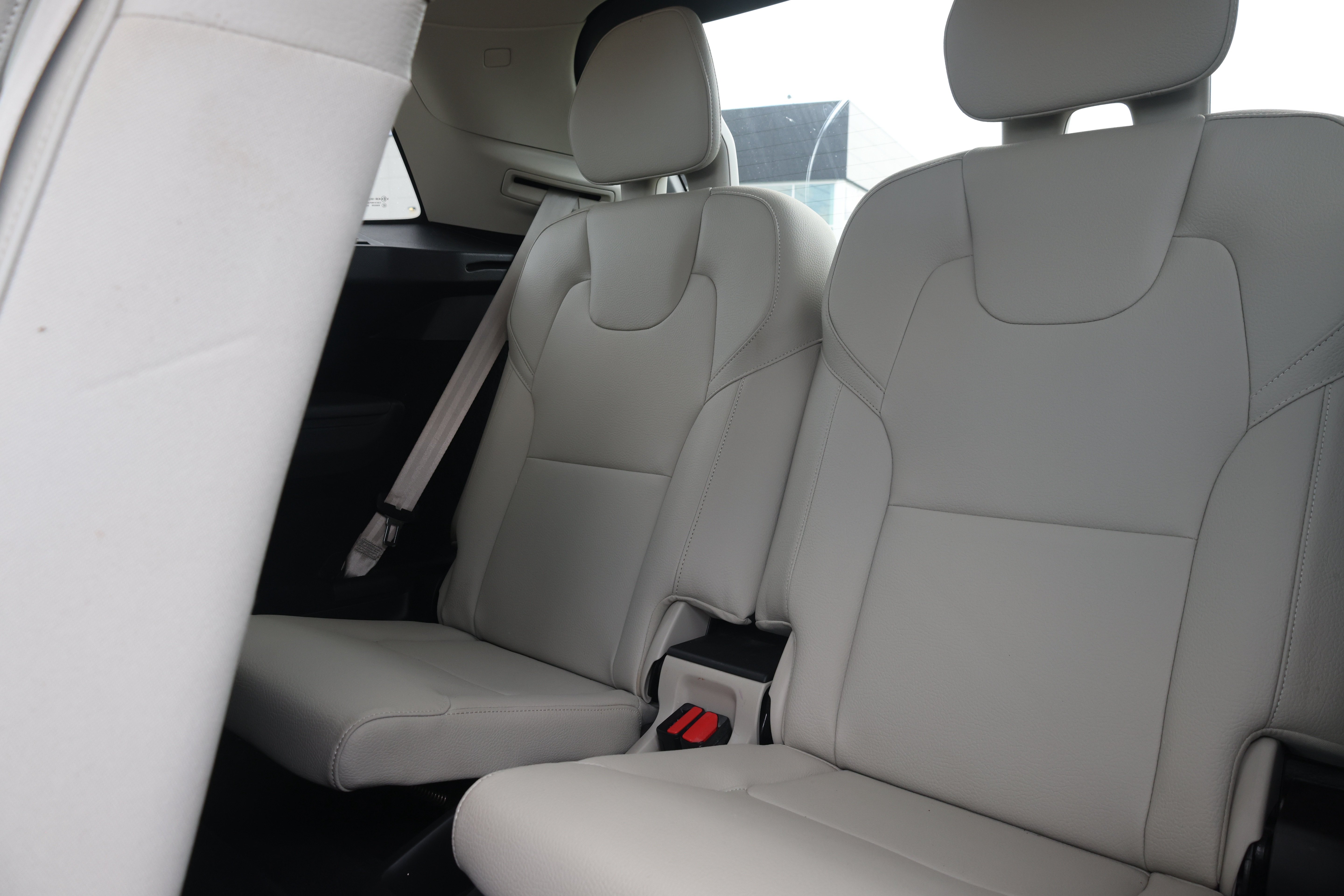 Used 2017 Volvo XC90 T6 Momentum w/ Vision Package AWD/4WD image 16