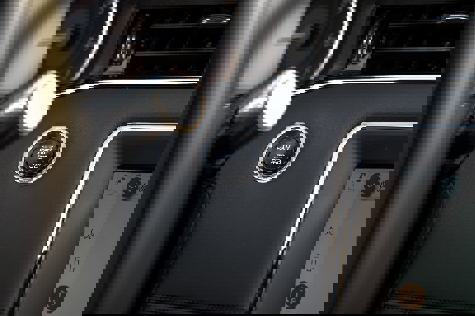 Used 2021 Land Rover Range Rover Evoque R-Dynamic S image 17