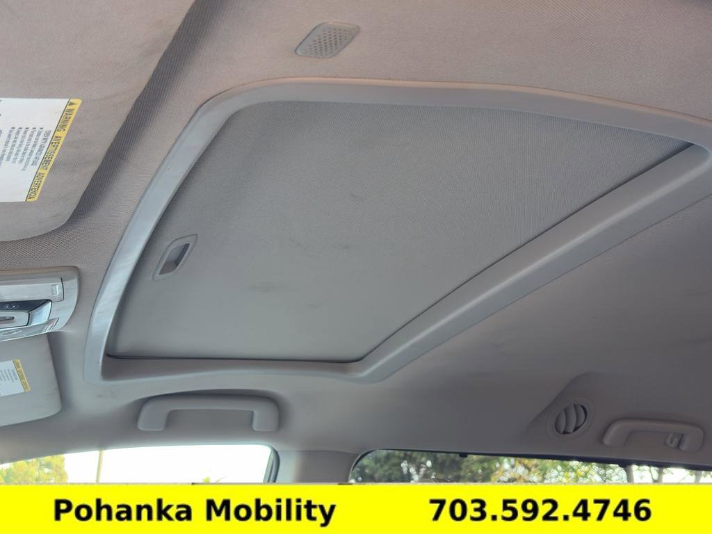 Used 2020 Toyota Sienna XLE w/ XLE Navigation Package FWD image 27