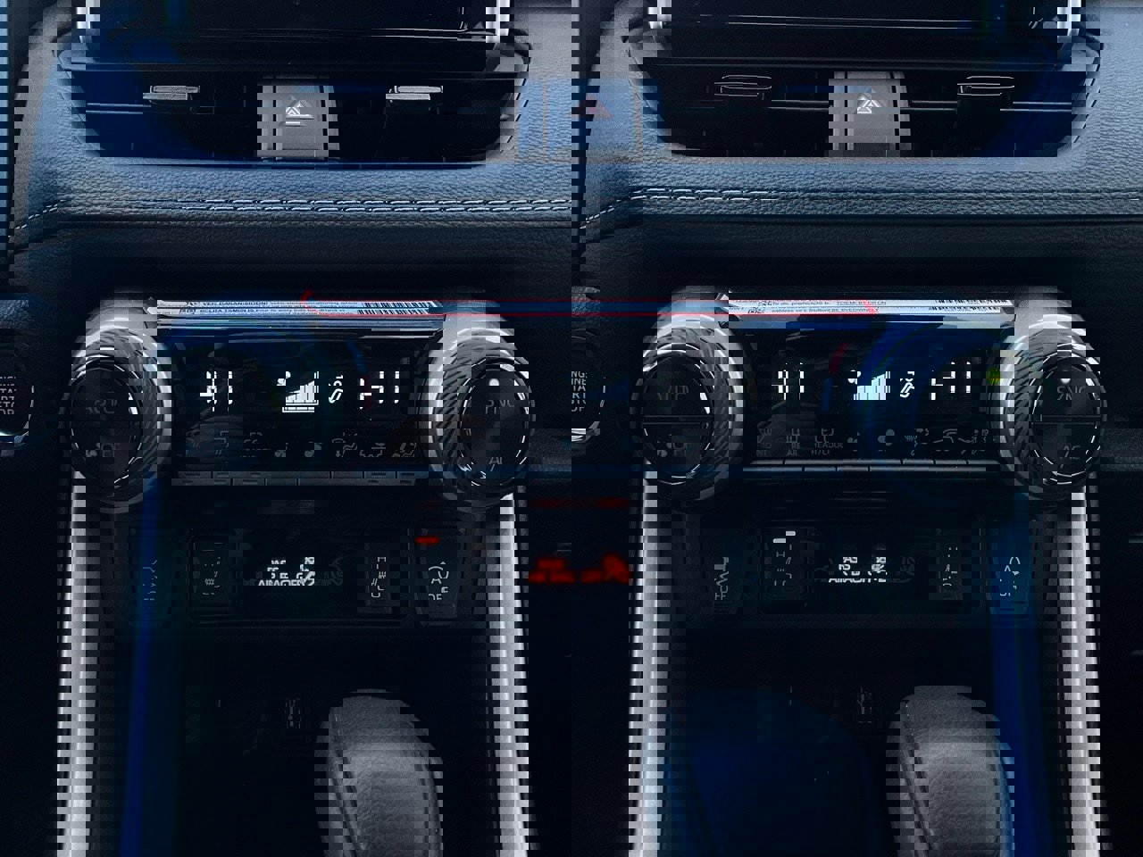 Used 2025 Toyota RAV4 XLE image 27