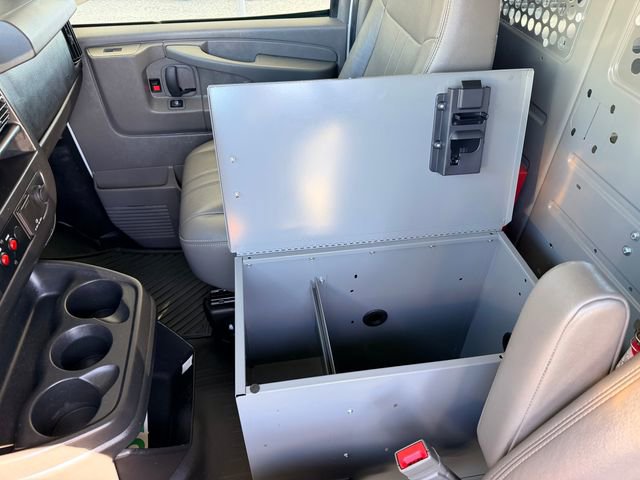 Used 2015 Chevrolet Express 2500 image 21