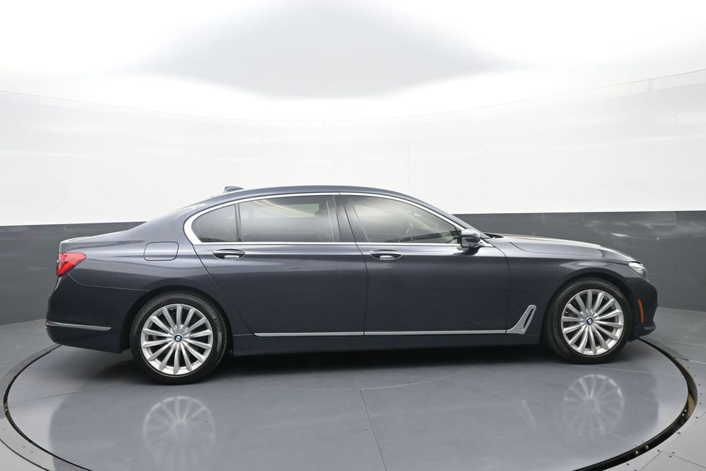 Used 2016 BMW 740i RWD image 8