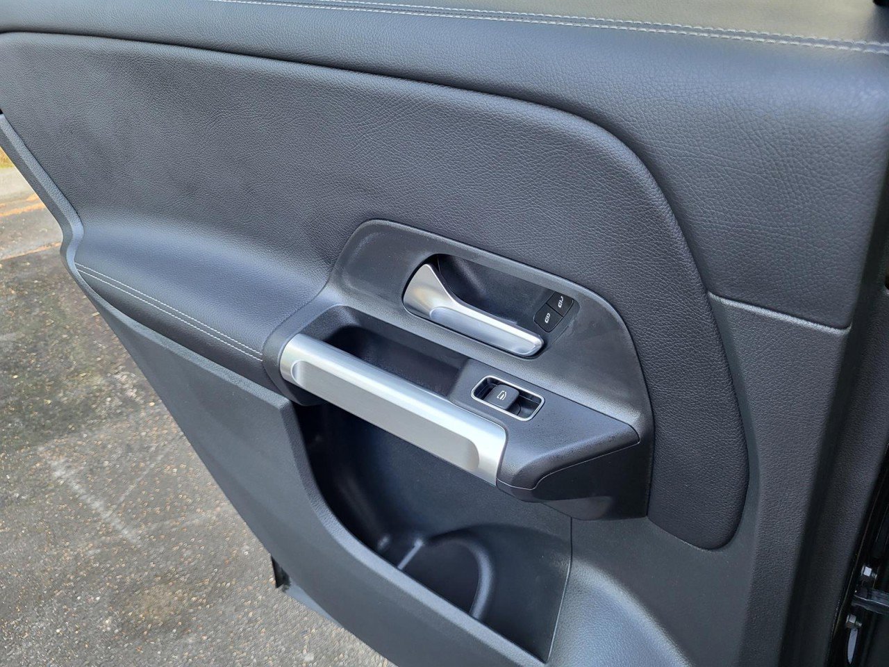 Used 2025 Mercedes-Benz GLB 250 image 17