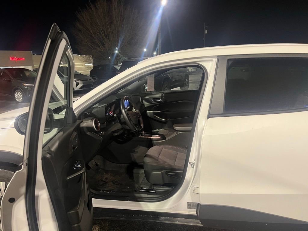 Used 2024 Chevrolet Trax RS w/ Driver Confidence Package image 6