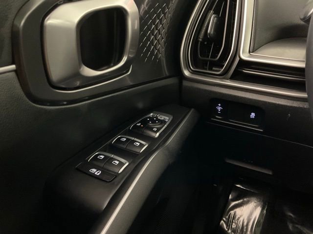 Used 2025 Kia Sorento S w/ Panoramic Sunroof Package image 19