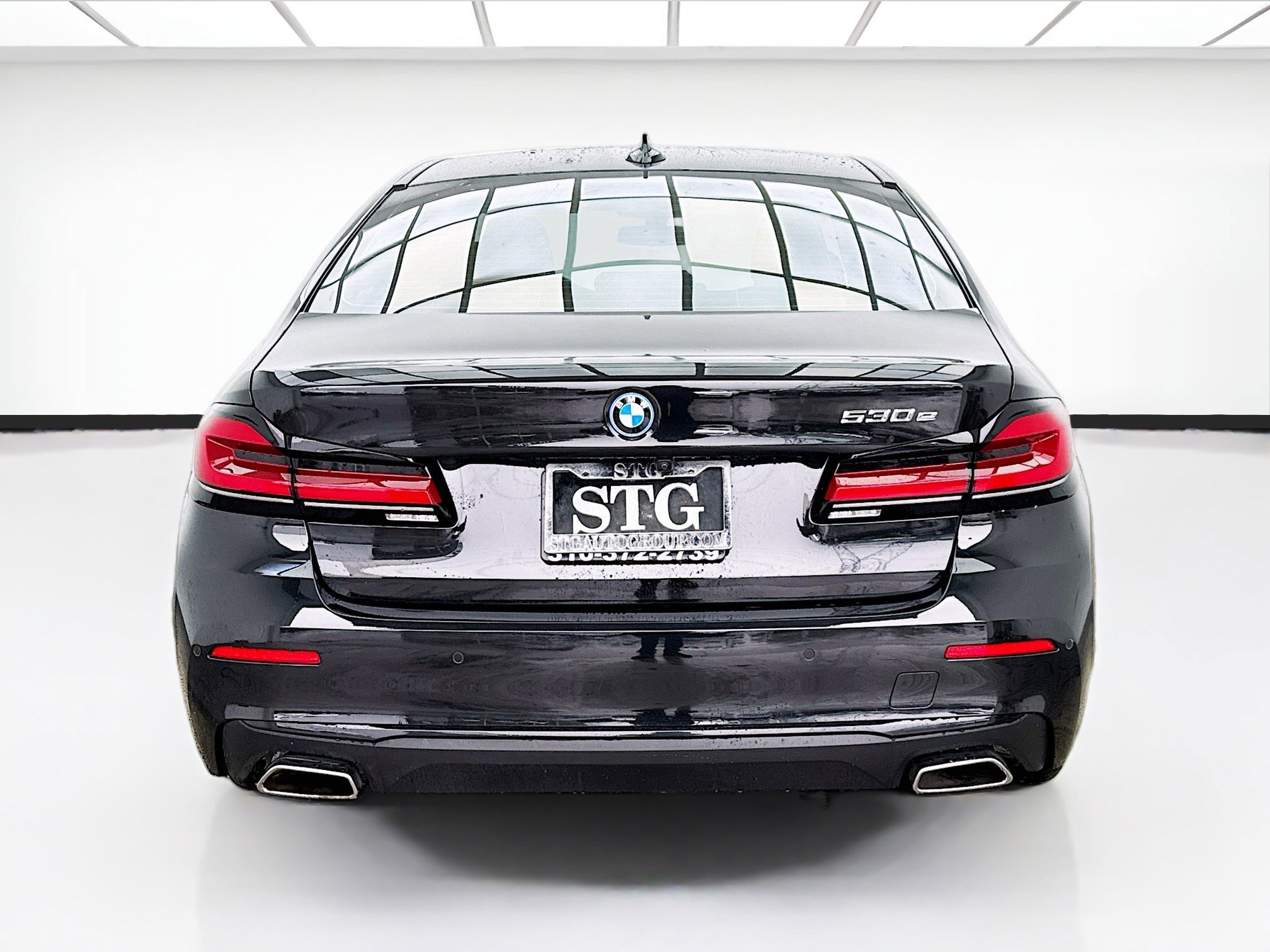 Used 2023 BMW 530e w/ Premium Package image 5