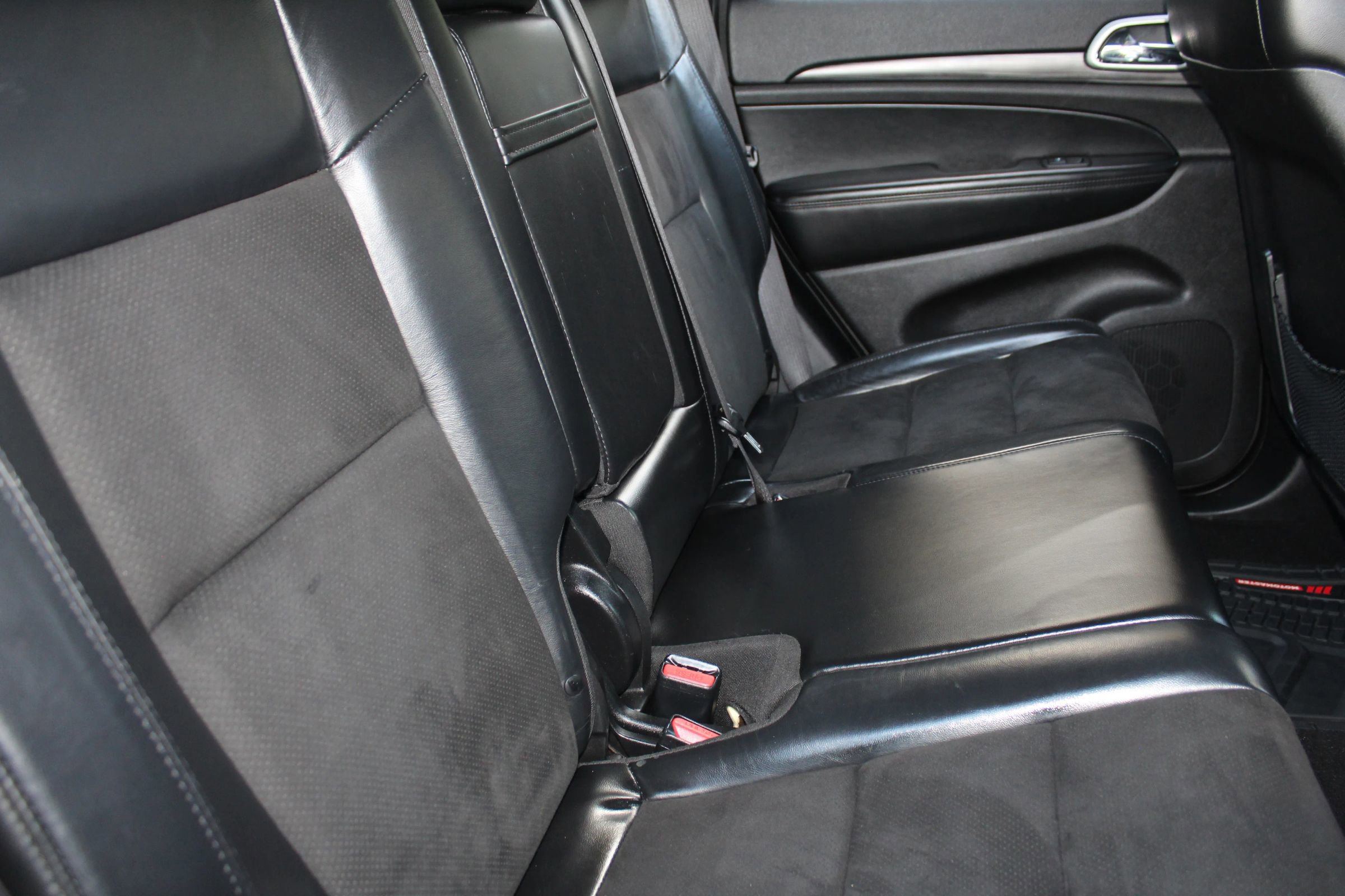 Used 2019 Jeep Grand Cherokee Altitude AWD/4WD image 15
