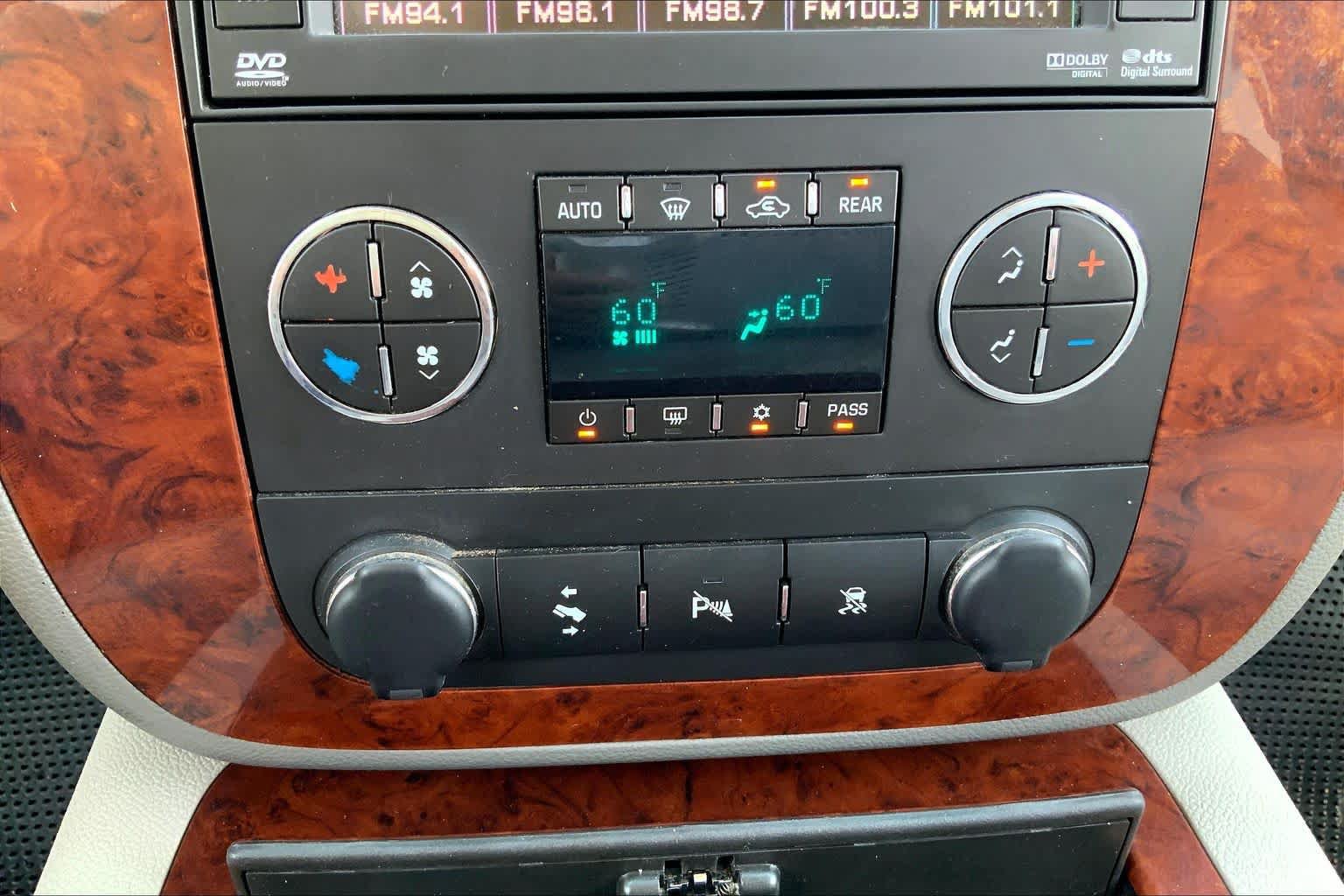 Used 2011 Chevrolet Suburban LTZ AWD/4WD image 27