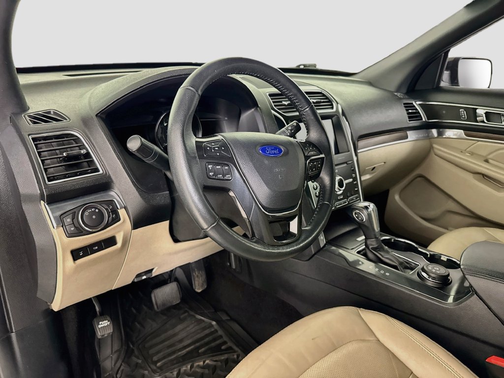 Used 2019 Ford Explorer Limited w/ Class III Trailer Tow Package AWD/4WD image 9