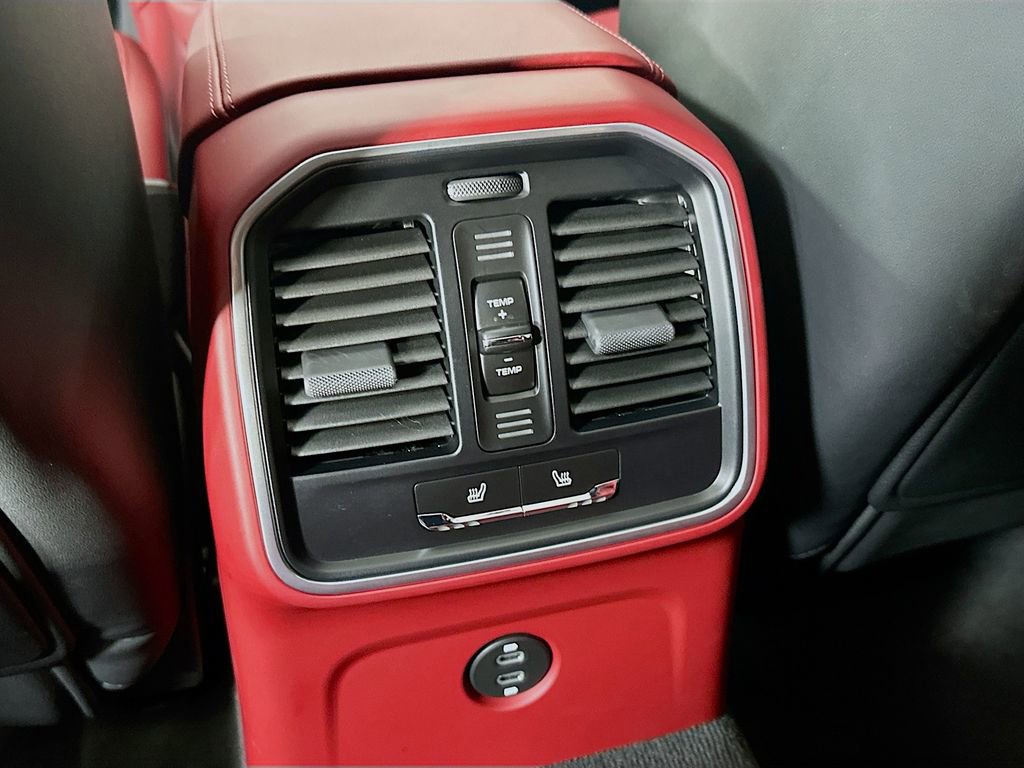 Certified 2025 Porsche Macan image 27