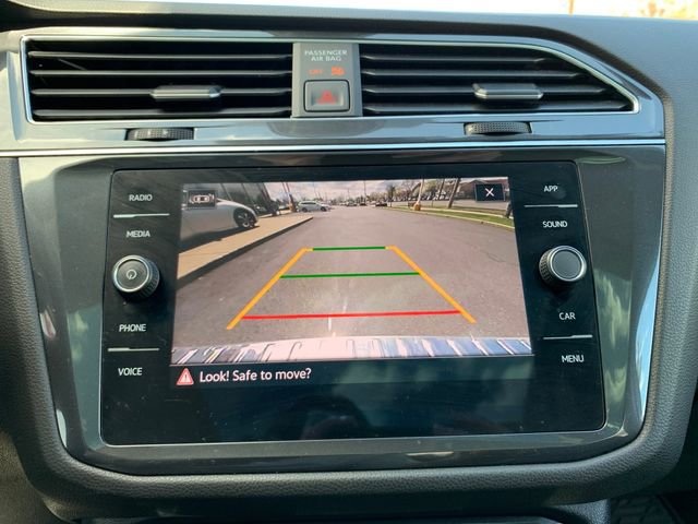 Used 2022 Volkswagen Tiguan SE image 22