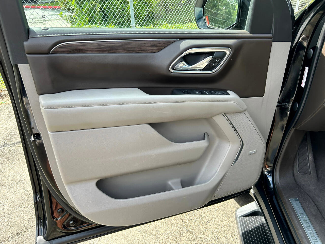 Used 2021 Chevrolet Suburban Z71 w/ Z71 Off-Road Package image 9