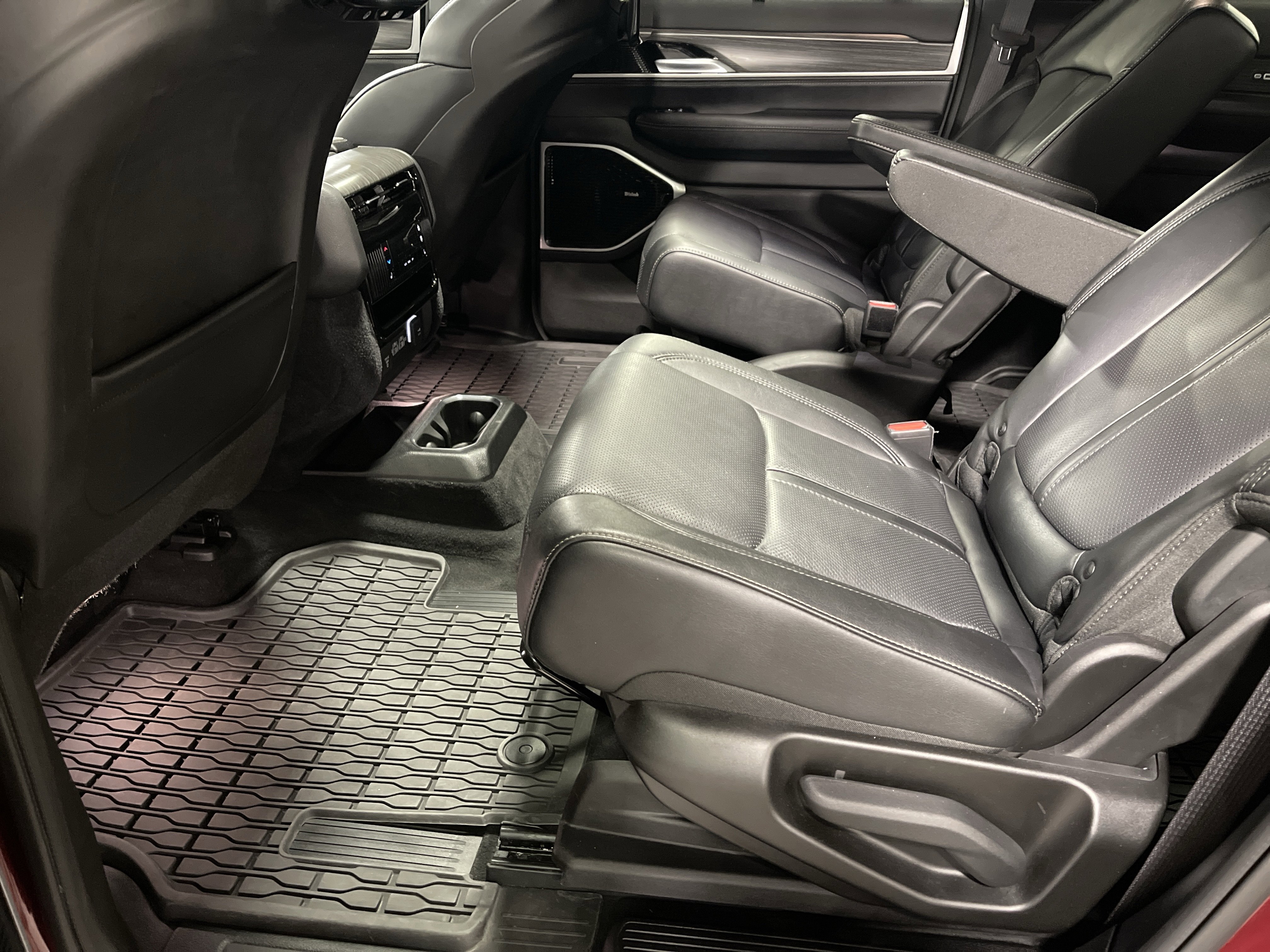 Used 2024 Jeep Wagoneer Series III w/ Premium Group I image 12