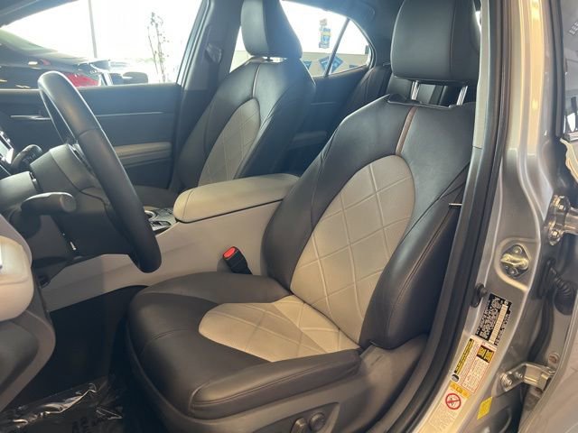 Used 2018 Toyota Camry XLE FWD image 18