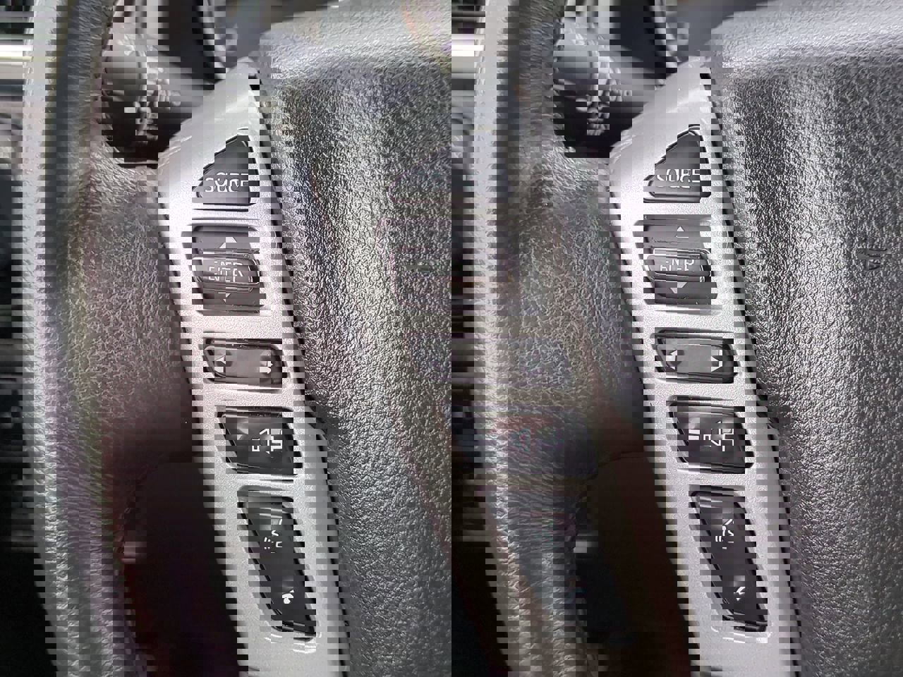 Used 2019 Nissan Titan SL w/ Midnight Edition image 26