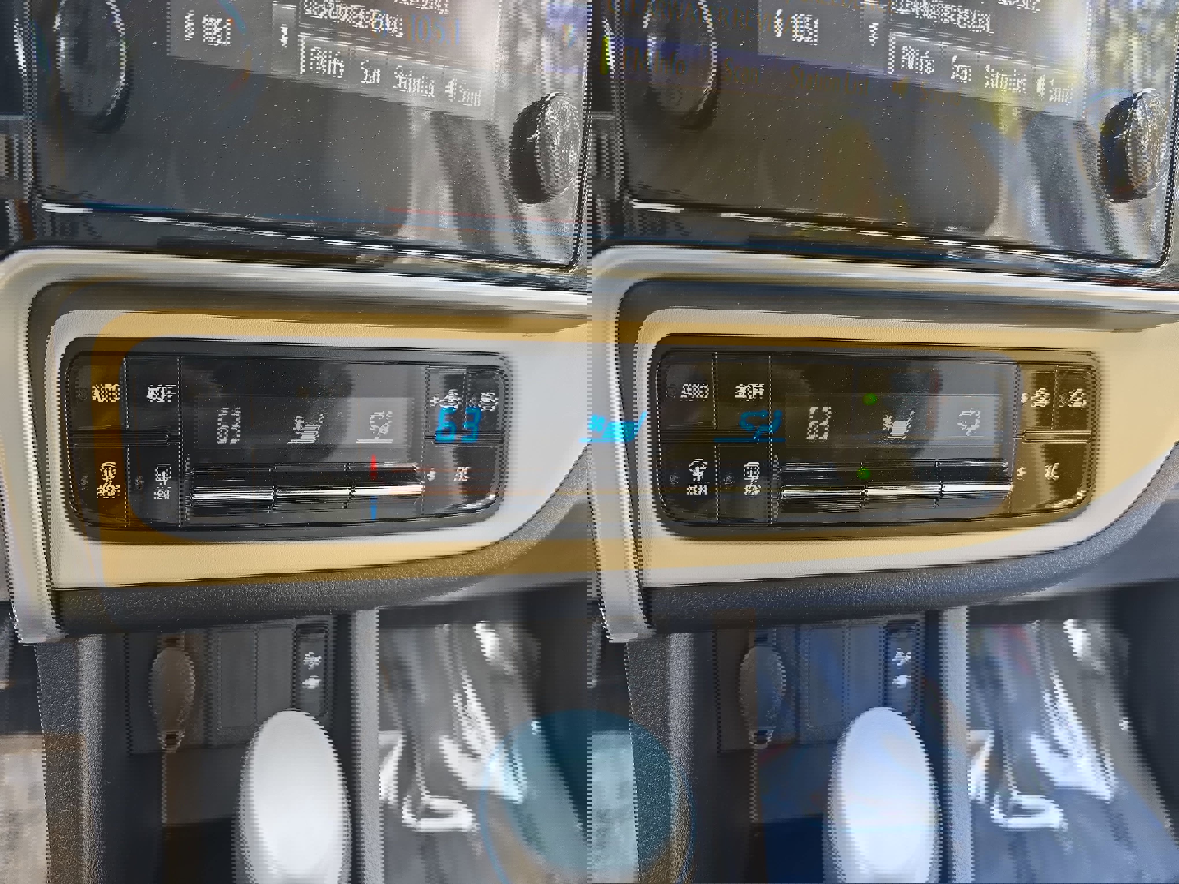 Used 2017 Toyota Corolla LE w/ Body Protection Package image 23